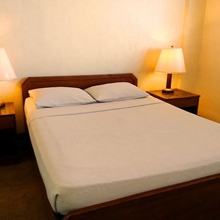 Amorsolo Mansion Hotel Makati City Bagian luar foto