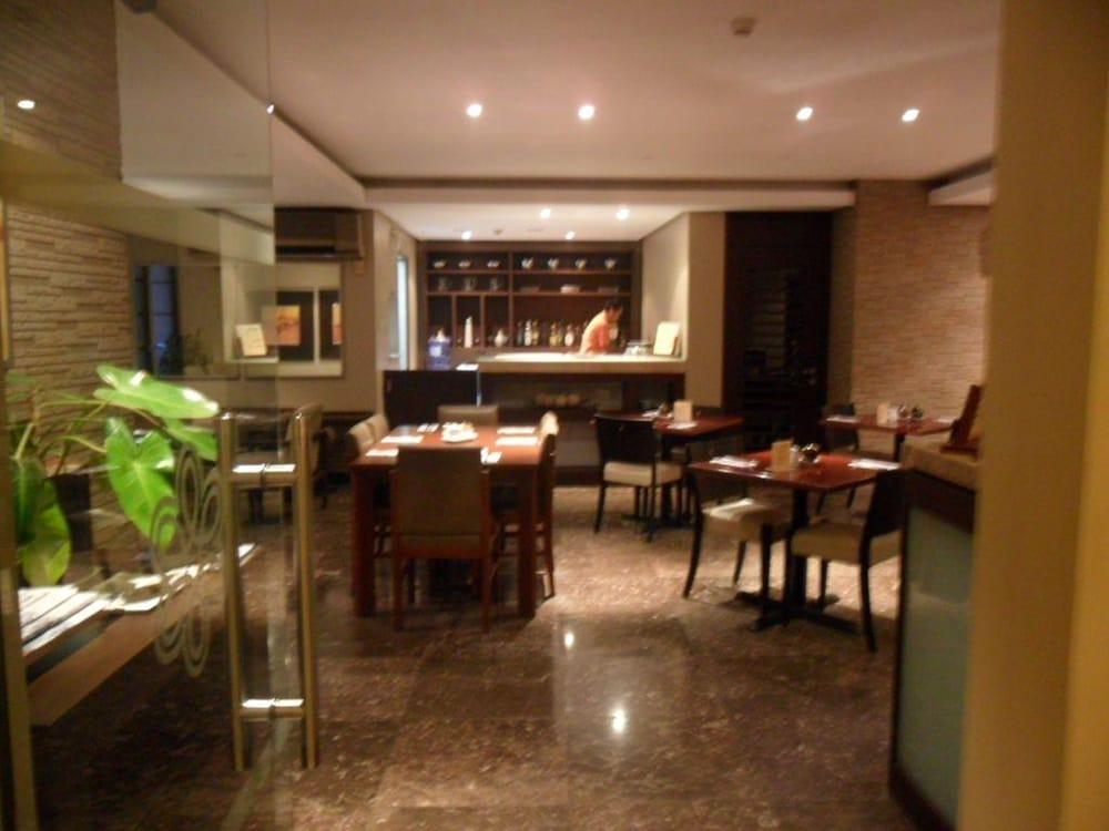 Amorsolo Mansion Hotel Makati City Bagian luar foto
