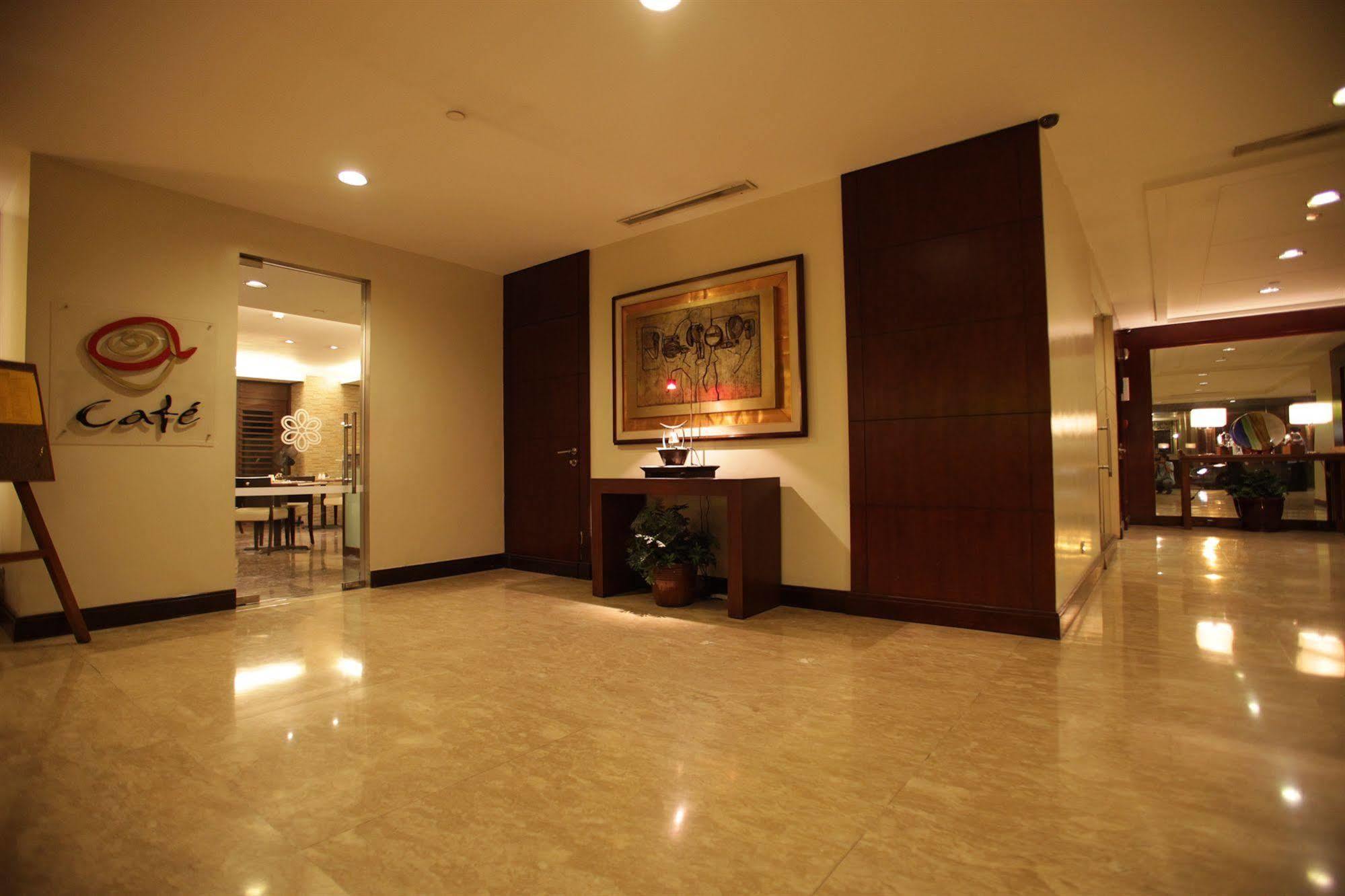 Amorsolo Mansion Hotel Makati City Bagian luar foto